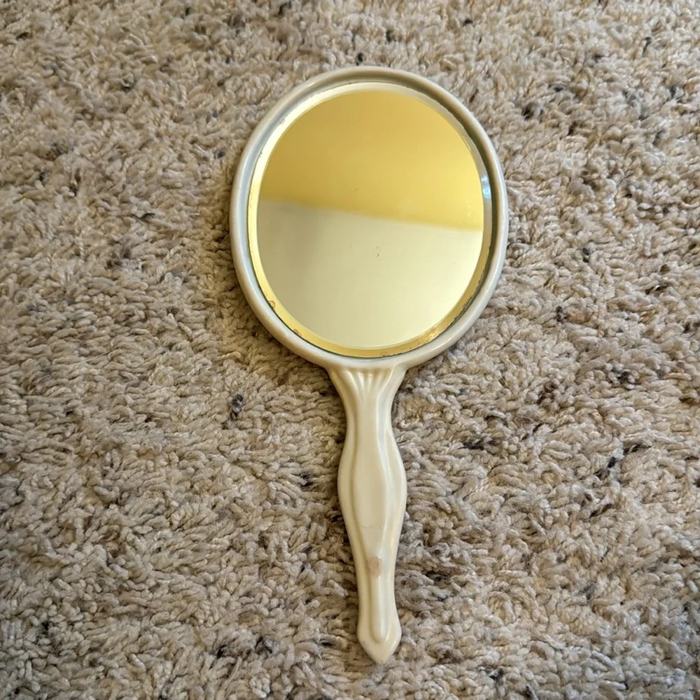 Vanity mirror